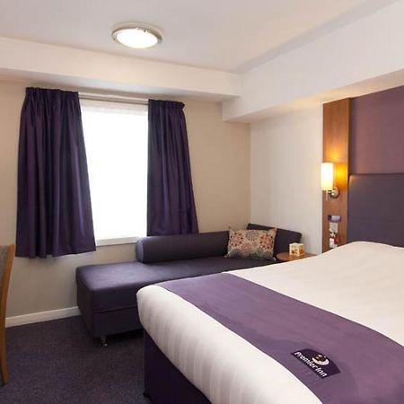 Premier Inn Manchester - Гендфорт Екстер'єр фото