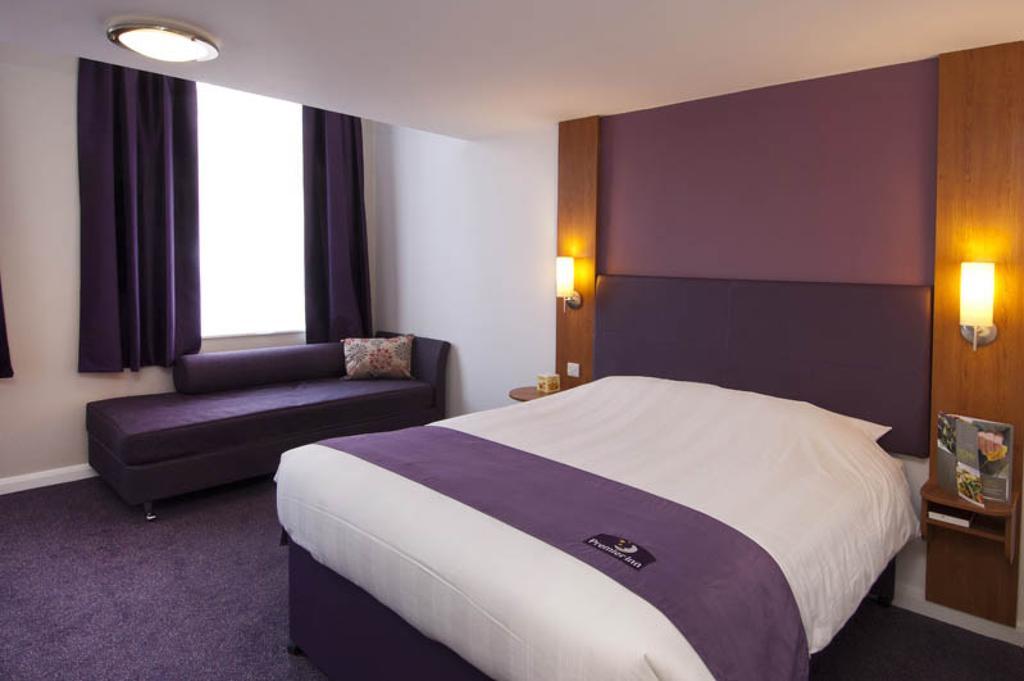 Premier Inn Manchester - Гендфорт Екстер'єр фото