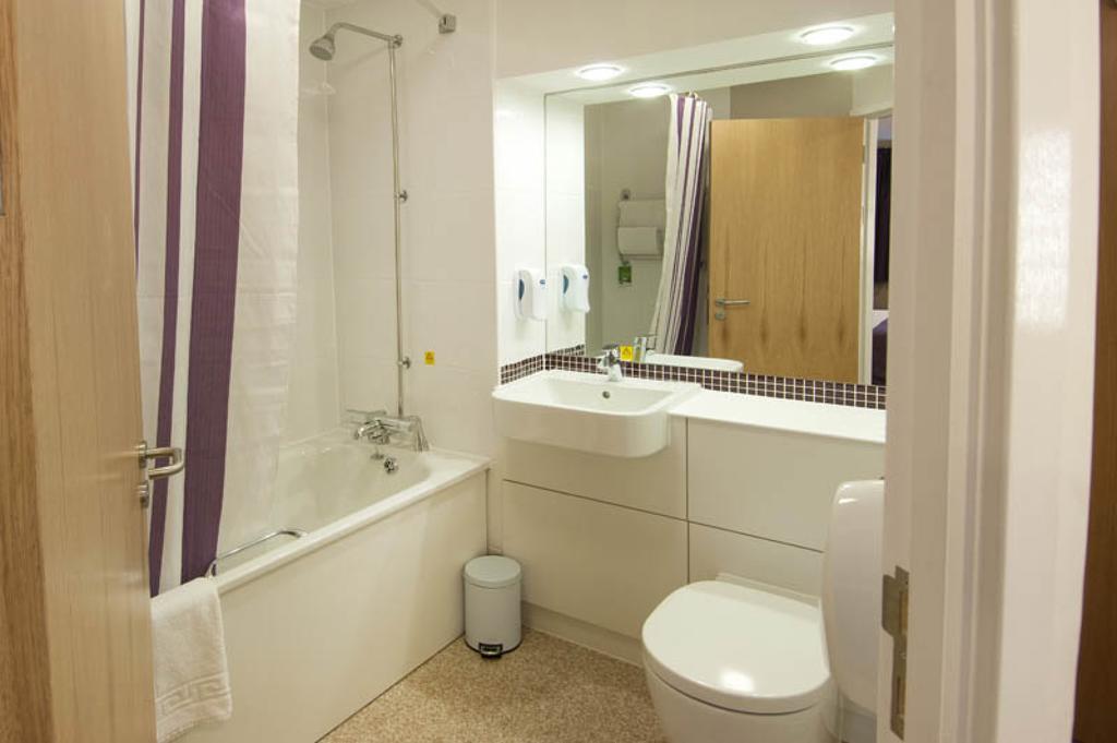 Premier Inn Manchester - Гендфорт Номер фото