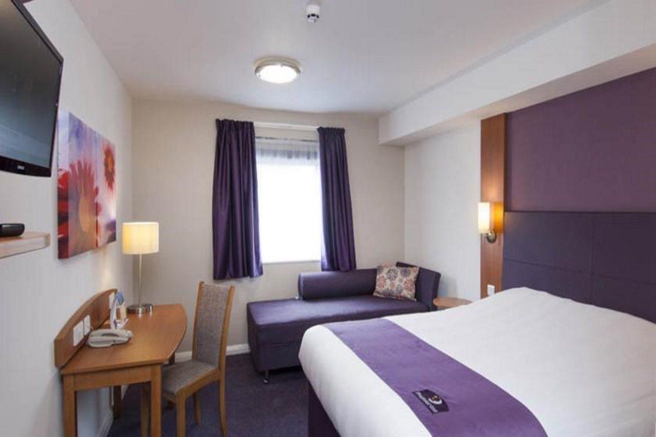 Premier Inn Manchester - Гендфорт Екстер'єр фото