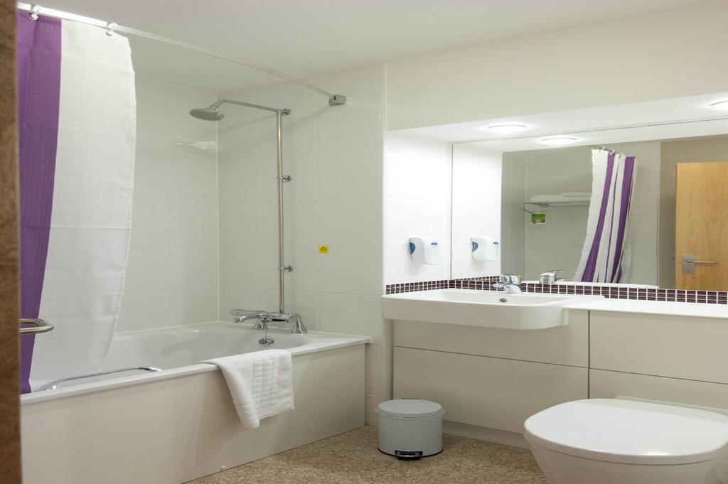 Premier Inn Manchester - Гендфорт Екстер'єр фото