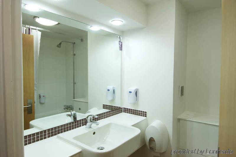 Premier Inn Manchester - Гендфорт Екстер'єр фото
