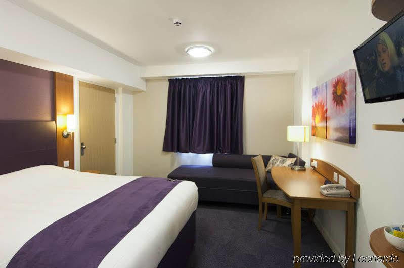 Premier Inn Manchester - Гендфорт Екстер'єр фото
